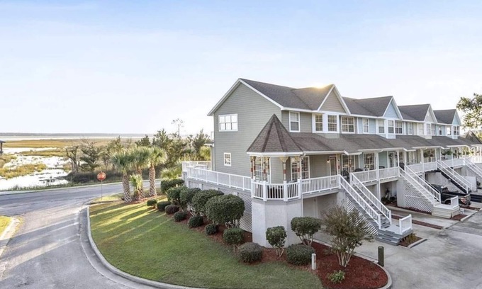St. Marys House | Beautiful Riverside Retreat on St Marys River, just a short walk to town & ferry