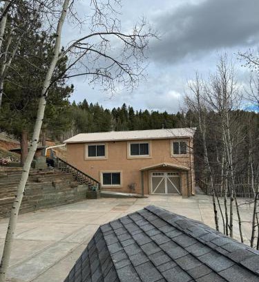 Divide House | Beautiful Rocky Mountain Home with views on 1 acre