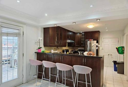 Willowdale House | Beautiful Room at Yonge and Sheppard and North York Centre