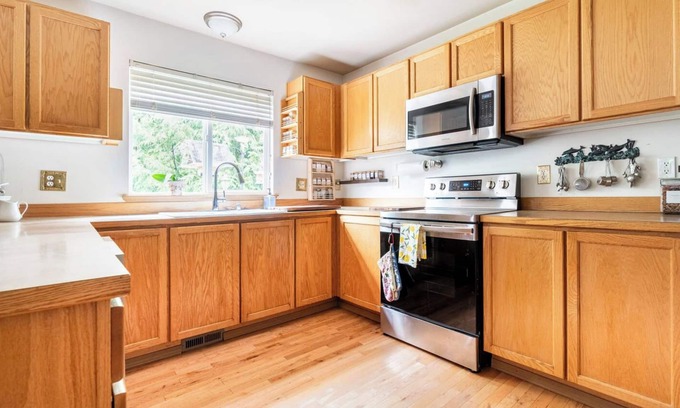 Holly House | BEAUTIFUL ROOM FOREST VIEW