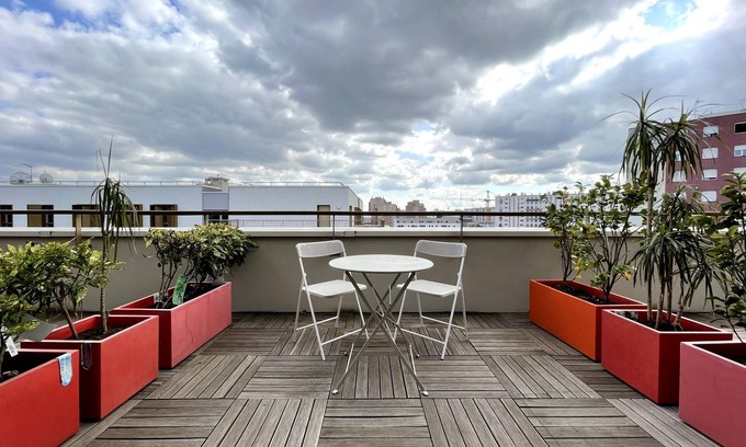 Bagneux Bed & Breakfast | Beautiful room with terrace close to Metro and RER