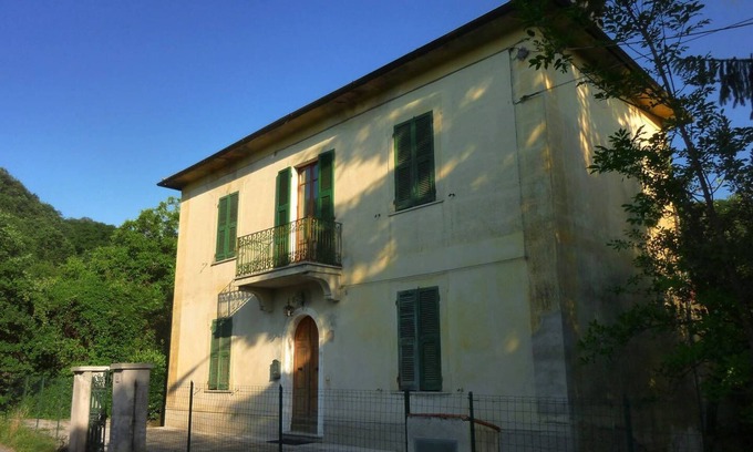Bagnone Villa | Beautiful rustic Tuscan villa overlooking the medieval village of Bagnone