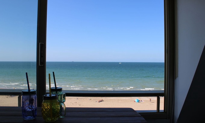 Varaville Apartment | Beautiful sea view! Apartment foot in the water!