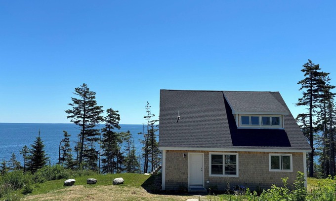 Tenants Harbor Cottage | Beautiful Seaside cottage with stunning views