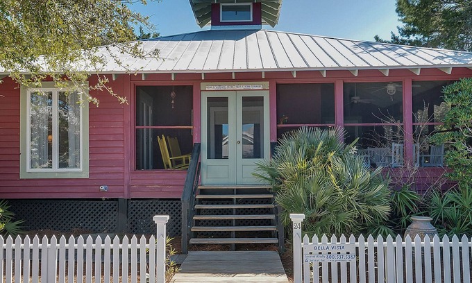 Seaside House | Beautiful Seaside Cottage, Sports Club, Sleeps 6 + Free Attraction Tickets!