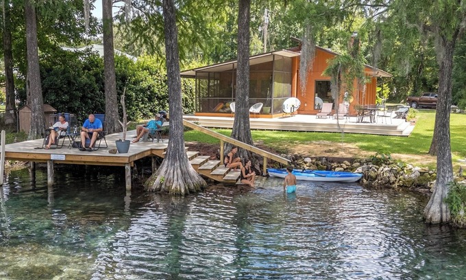 Dunnellon House | Beautiful secluded setting on the Rainbow River surrounded by state forest