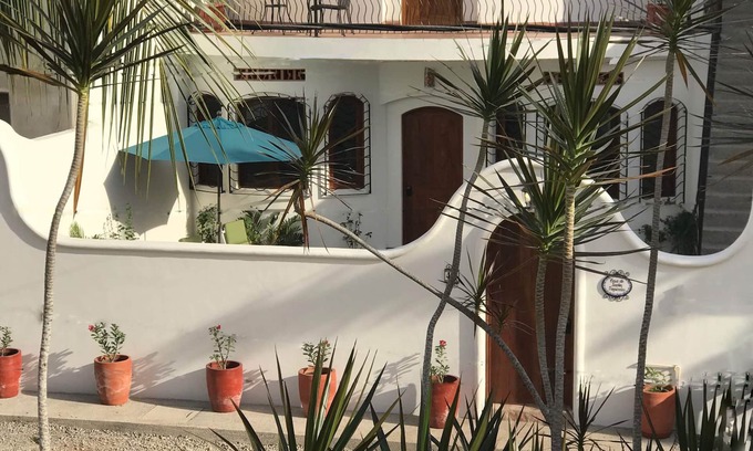 San Francisco House | Beautiful Second Story Flat with tropical breezes off the ocean