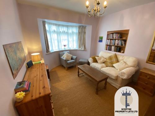 Hillingdon House | Beautiful Self-contained Cottage