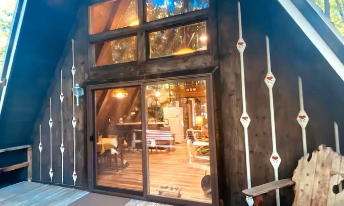 Harbor Springs Ski Chalet | Beautiful Ski Chalet with Sauna near Harbor Springs