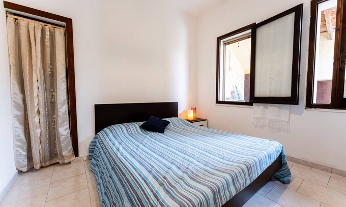 Capitana House | Beautiful Small Villa with Garden, Terrace & Wi-Fi; Parking Available