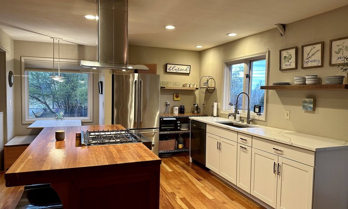 Bayshore - Klatt House | Beautiful South Anchorage Home