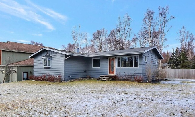 Huffman - O' Malley House | Beautiful South Anchorage 5-bedroom house with HOT TUB