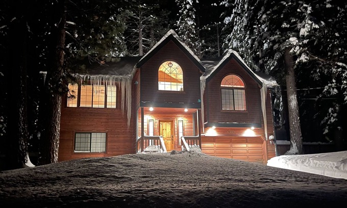 Mountain View Estates House | Beautiful South Lake Tahoe Cabin With Hot Tub