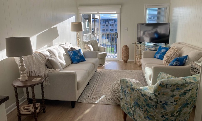 Morehead City Condo | Beautiful Southwinds condo, oceanfront community with two pools and beach access