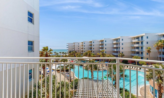 Fort Walton Beach Condo | Beautiful, Spacious Condo At Waterscape Children's Playground, 2 Hot Tubs