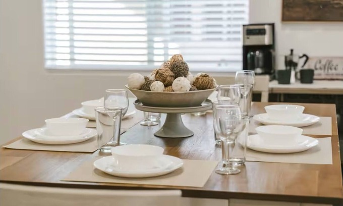 East Los Angeles Apartment | Beautiful Spacious Apartment Near Downtown LA