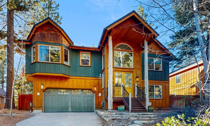 Pioneer Trail House | Beautiful & Spacious Newer Home with Lovely Master Suite & Gourmet Kitchen
