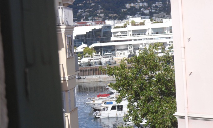 Le Suquet Apartment | Beautiful, Spacious, 1 Bedroom Apt in Cannes