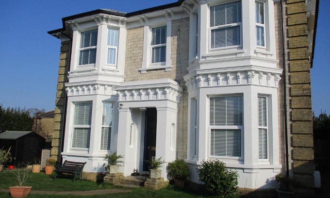 Ryde Apartment | Beautiful Spacious Apartment 1st Floor Sleeps 5