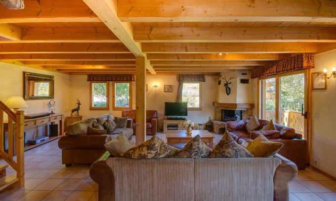 Samoens Ski Chalet | Beautiful spacious chalet, with hot-tub, garden, 5 mins walk to Samoens centre