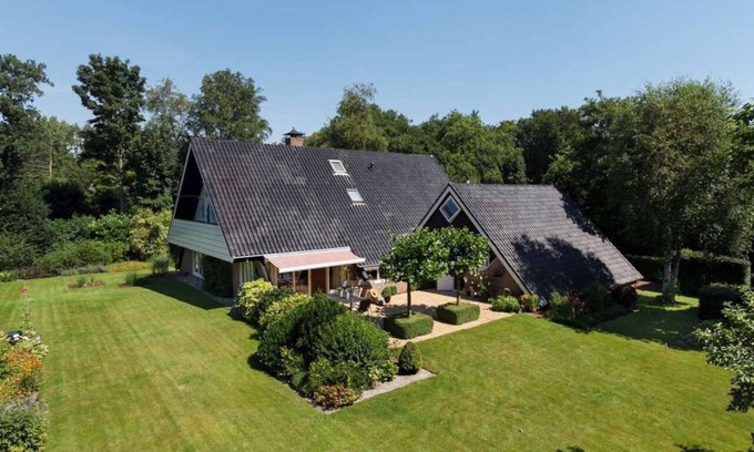 Schoorl Villa | Beautiful spacious detached family home in a wooded area