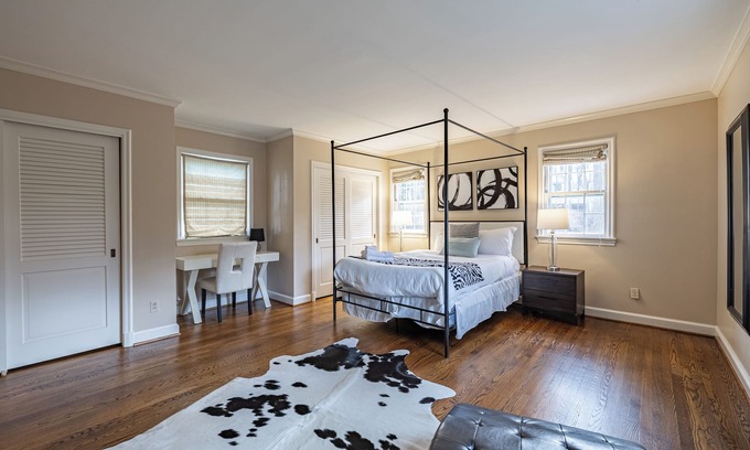 Bethesda House | Beautiful Spacious Entire House in Bethesda, Prime Location 7-Bedrooms