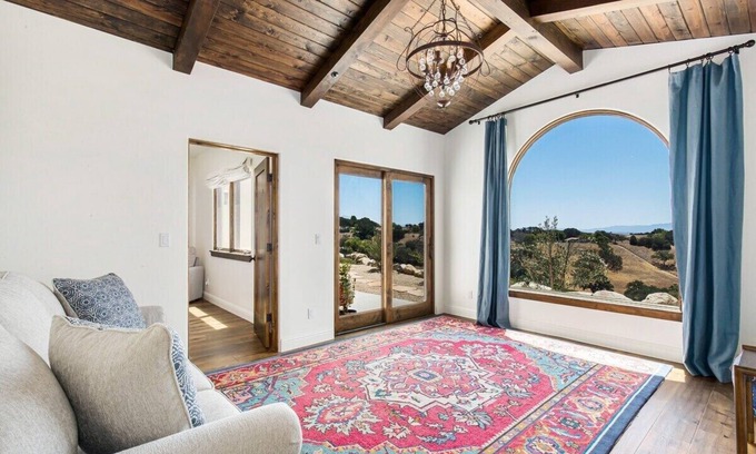 Santa Ynez House | Beautiful, Spacious Hilltop Villa in Wine Country