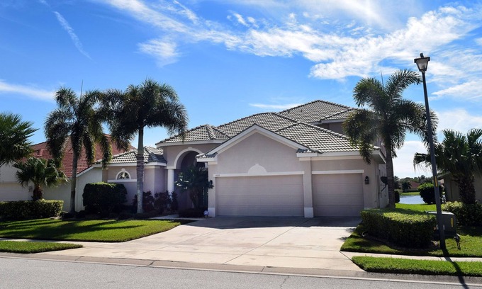 Mandalay House | Beautiful spacious home with sparkling water view