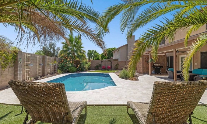 Gilbert House | Beautiful & Spacious Home W/Heated Pool & Hot Tub
