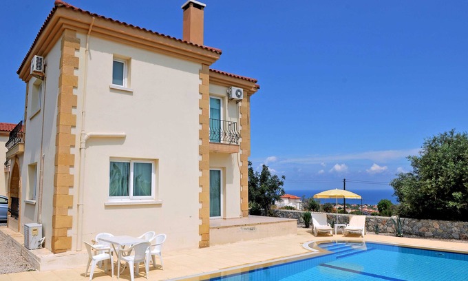 Karsiyaka Villa | Beautiful Spacious Luxury Villa Stunning Mountain & Sea Views,Wifi, Private pool