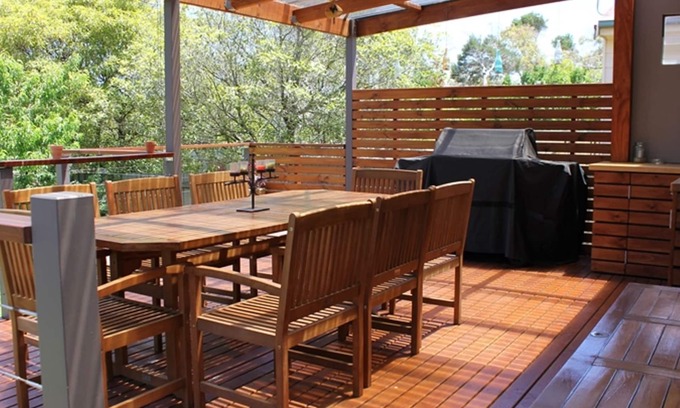 Cowes House | Beautiful spacious pet friendly home near the beach.