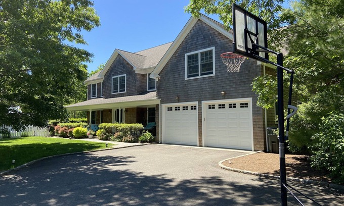 Northwest Harbor House | Beautiful, spacious, immaculate, home on quiet block