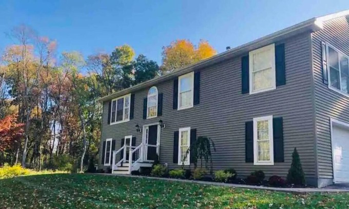 Poughkeepsie House | Beautiful, Spacious, 5 Acre Hudson Valley Family Retreat