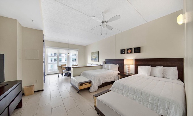South Padre Island Hotel | Beautiful Studio 2 Full Size Beds with Kitchenette