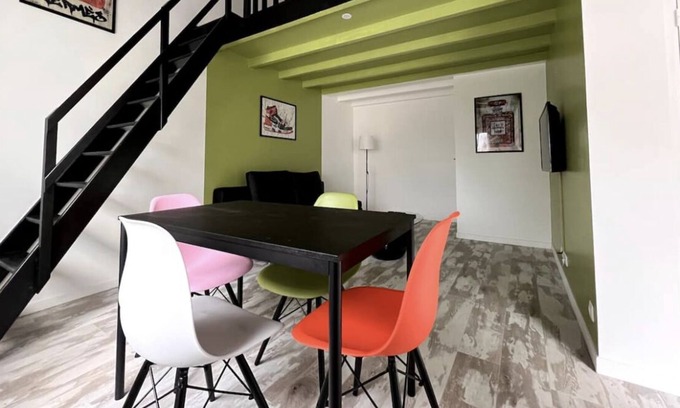 Chaumontel Apartment | Beautiful "Street Art" Apartment near Parc Asterix, Chantilly, CDG Airport