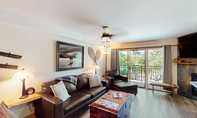Steamboat Springs Condo | Beautiful studio close to Thunderhead Lift w/shared pool & hot tub, WiFi, deck