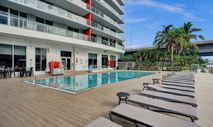 Hallandale Beach Apartment | Beautiful Studio with Canal and Ocean view 1709