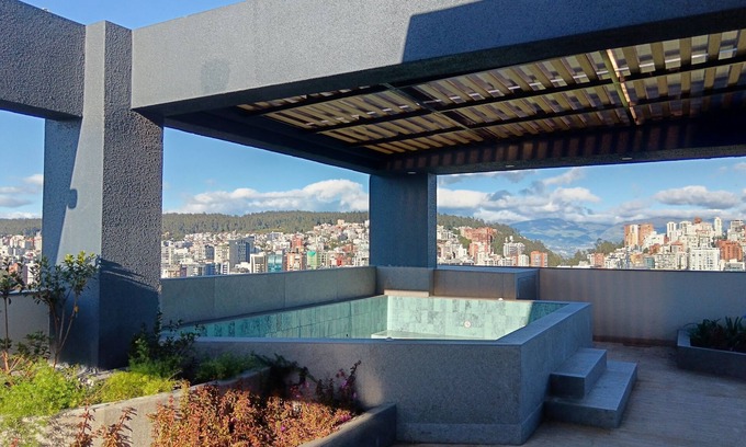 La Carolina Apartment | Beautiful Studio - 13th floor view - La Carolina - Jacuzzi