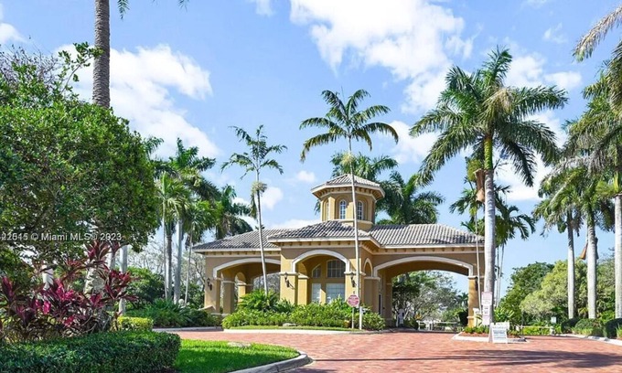Miramar Apartment | Beautiful Studio apartment (627871) by Houzlet