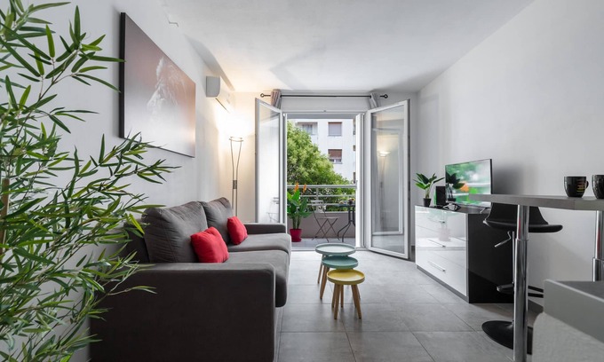 Riquier Apartment | Beautiful Studio - balcony - air-conditioned