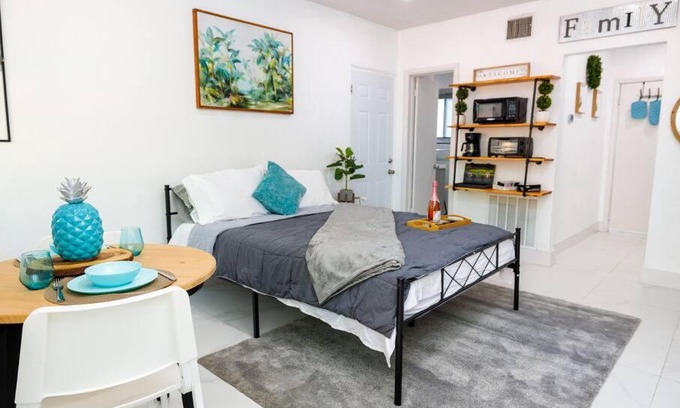 Little Haiti House | Beautiful Studio in Heart of Miami 2