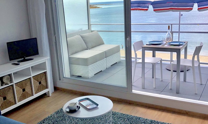 Benodet Apartment | Beautiful studio spectacular view of the beach