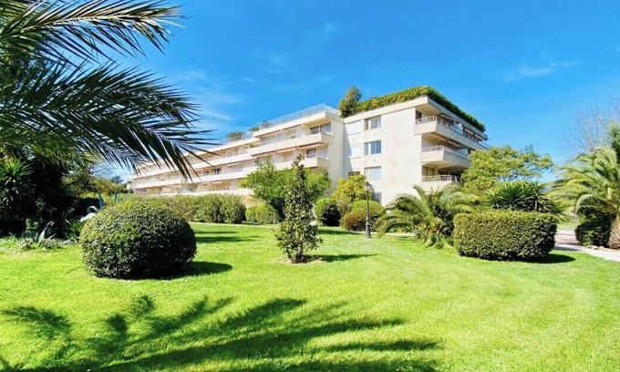 Cote d'Azur- French Riviera Apartment | Beautiful Studio with shared pool