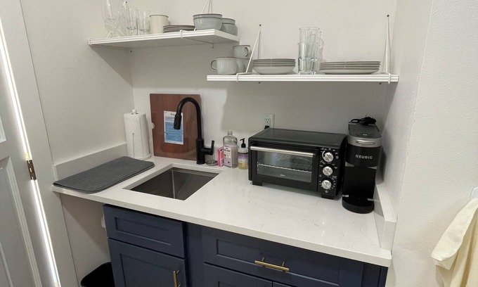 Orange Park Apartment | Beautiful Studio with Kitchenette close to Mayo Clinic JAX