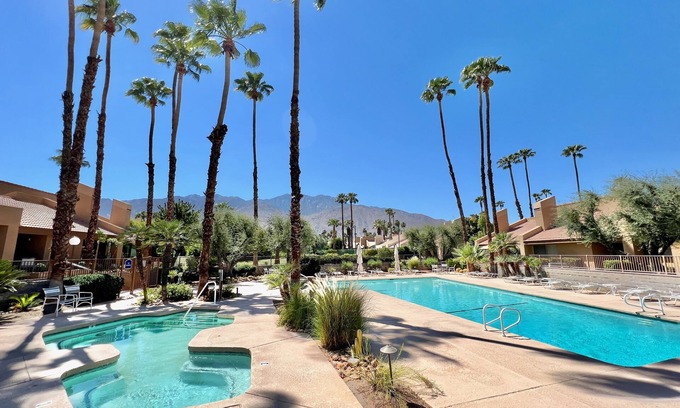Araby Condo | Beautiful Style, Home Office, Pickle Ball, Tennis, Big Pool-Spa