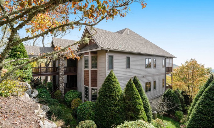 Sugar Mountain Condo | Beautiful Sugar Mountain condo w/panoramic views & private deck