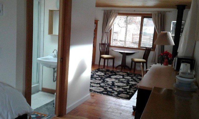 Nelson Bed & Breakfast | Beautiful Suite-Like Room Near Downtown