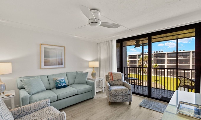 Sanibel Condo | Beautiful Sundial Condo steps to beach and great value!