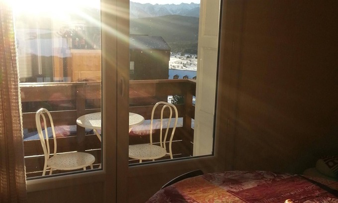 Les Angles Apartment | Beautiful sunny apartment in the center of the village