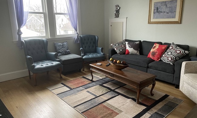 Salem Apartment | Beautiful Sunny Apartment in Salem
